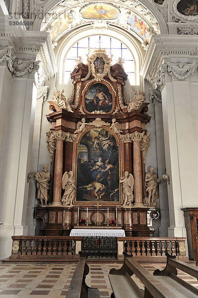 Seitenaltar  Dom St. Stephan  Passau  Bayern  Deutschland  Europa