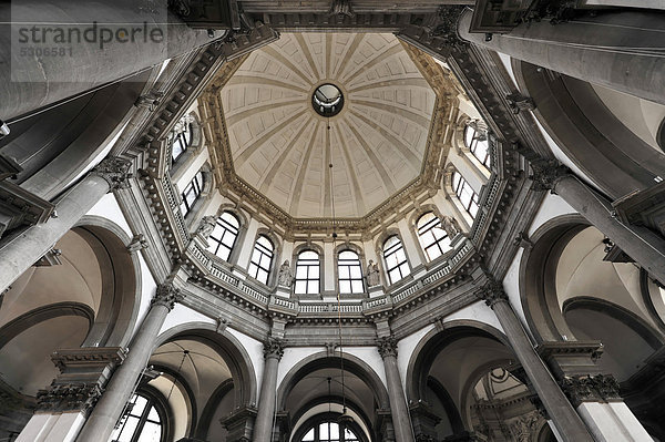 Innenansicht Kuppel Kirche Santa Maria della Salute  Venedig  Venetien  Italien  Europa