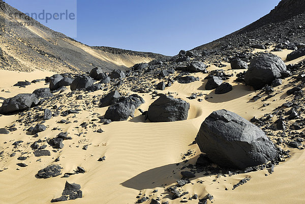 Schwarze Wüste nahe Oase Bahariya  Libysche Wüste  Ägypten  Afrika