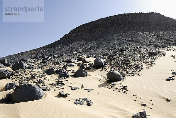 Zeugenberg  Schwarze Wüste nahe Oase Bahariya  Libysche Wüste  Ägypten  Afrika