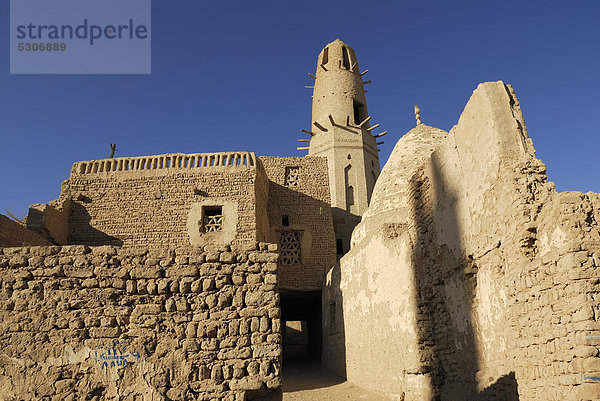 Minarett der Nasr el Din-Moschee  El Qasr  Oase Dakhla  Libysche Wüste  Ägypten  Afrika