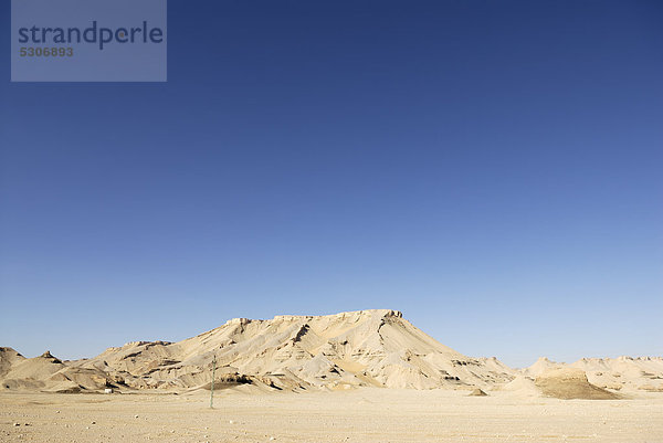 Wüstenlandschaft nahe der Oase Dakhla  Libysche Wüste  Ägypten  Afrika