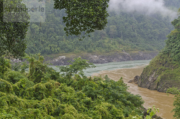 Zusammenfluss der Flüsse Yomgo und Siang  Sangam  Arunachal Pradesh  Indien  Asien