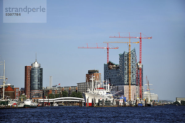 Blick auf die Baustelle der Elbphilharmonie  Hansestadt Hamburg  Deutschland  Europa