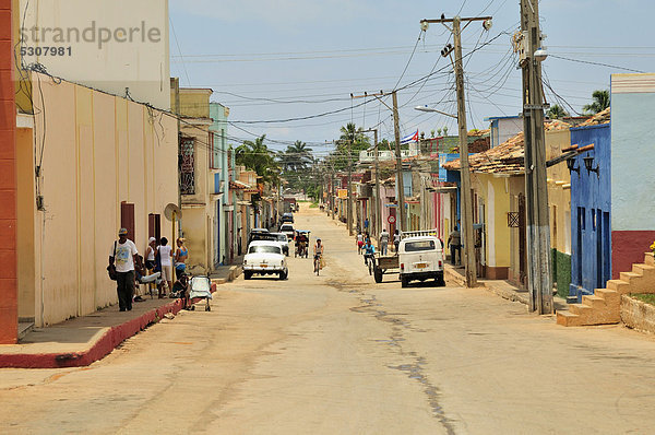 Straßenszene in der Altstadt von Trinidad  Kuba  Karibik
