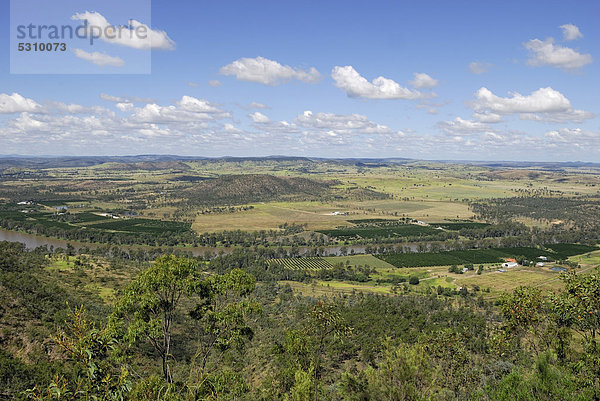 Blick vom Mount McConnell Lookout in das Tal des Burnett River  Gayndah  Queensland  Australien