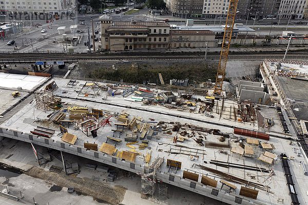 Baumaterialien auf einer Großbaustelle  Blick vom Bahnorama am Südtiroler Platz  neuer Hauptbahnhof Wien  Österreich  Europa