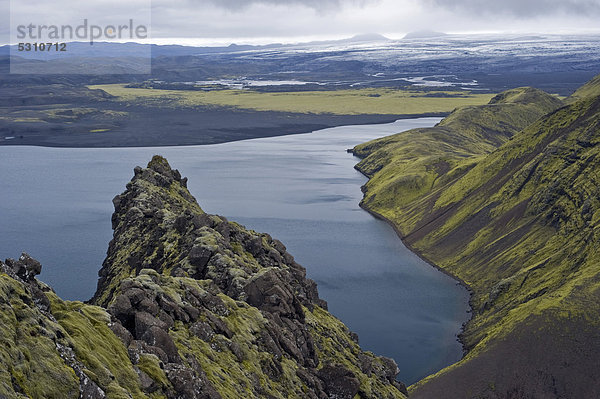 Die Berge Fögrufjöll und der See LangisjÛr  welcher ganz neu zum Nationalpark Vatnajökull hinzugefügt wurde  Naturschutzgebiet LangisjÛr  Vatnajökull Nationalpark  Hochland  Island  Europa