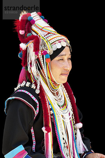 Frau vom Bergvolk der Akha in der traditionellen UloAkha Tracht  Chiang Rai  Thailand  Asien