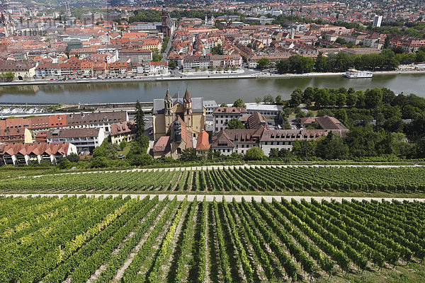 Blick von Festung Marienberg über Kirche St. Burkard und Main  Würzburg  Unterfranken  Franken  Bayern  Deutschland  Europa