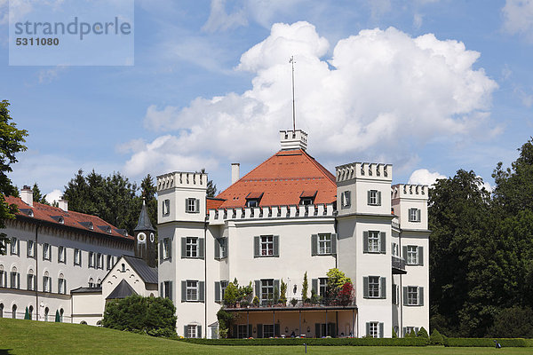 Schloss Possenhofen  Pöcking  Fünfseenland  Oberbayern  Bayern  Deutschland  Europa  ÖffentlicherGrund