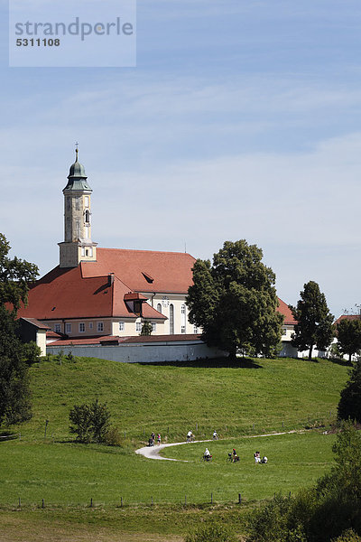 Kloster Reutberg  Franziskanerinnenkloster  Gemeinde Sachsenkam  Oberbayern  Bayern  Deutschland  Europa  ÖffentlicherGrund