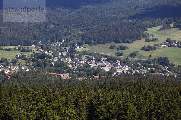 Bischofsgrün  Blick vom Asenturm auf Ochsenkopf  Fichtelgebirge  Oberfranken  Franken  Bayern  Deutschland  Europa