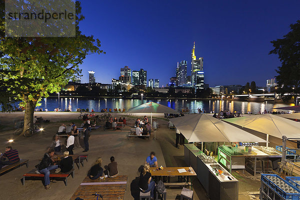 Europa Nacht Fluss Garten Frankfurt am Main Bier Deutschland