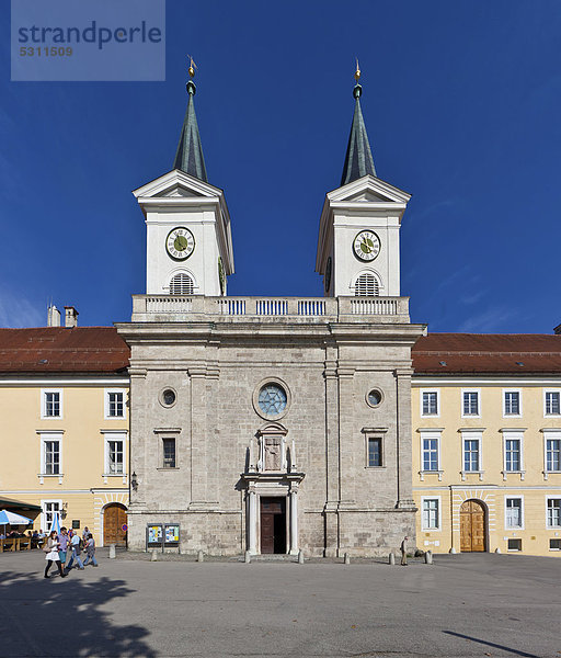 Schloss  ehemalige Benediktinerabtei  Tegernsee  Oberbayern  Bayern  Deutschland  Europa  ÖffentlicherGrund