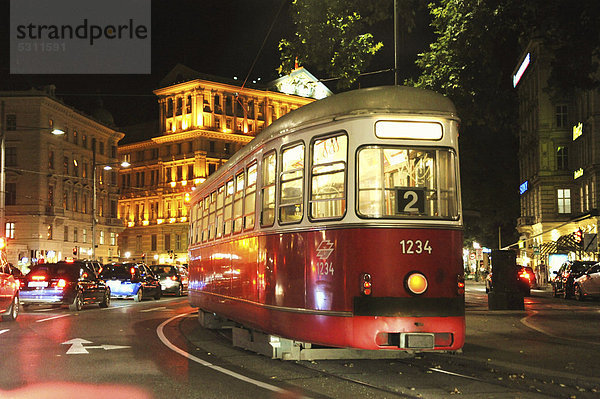 Alte Wiener Straßenbahn  Tram  Linie 2  im 1. Bezirk der Landeshauptstadt Wien  Österreich  Europa