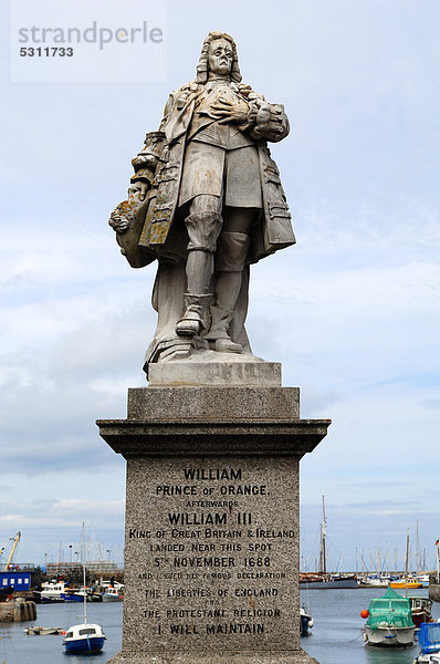 Denkmal von Wiliam III. von Oranien  1650 - 1702  im Hafen von Brixham  Devon  England  Großbritannien  Europa