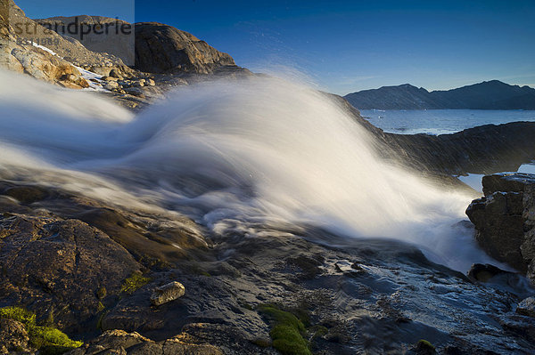 Wasserfall  Halbinsel Ammassalik  Beginn des Sermilik-Fjords  Ostgrönland  Grönland