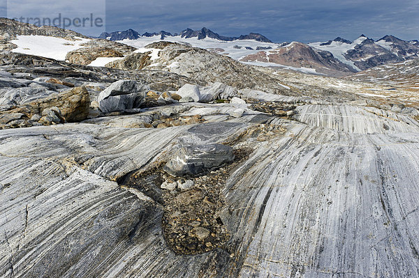Gesteinsstrukturen  am Mittivakkat-Gletscher  Halbinsel Ammassalik  Ostgrönland  Grönland