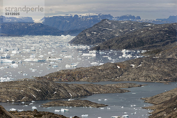 Eisberge bei Tiniteqilaaq  Halbinsel Ammassalik  Sermilik-Fjord  Ostgrönland  Grönland