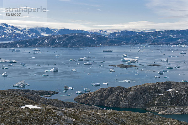 Eisberge bei Tiniteqilaaq  Halbinsel Ammassalik  Sermilik-Fjord  Ostgrönland  Grönland