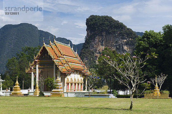 Buddhistischer Tempel  Karstberge  Wat Thamtapan  Phang Nga  Thailand  Südostasien