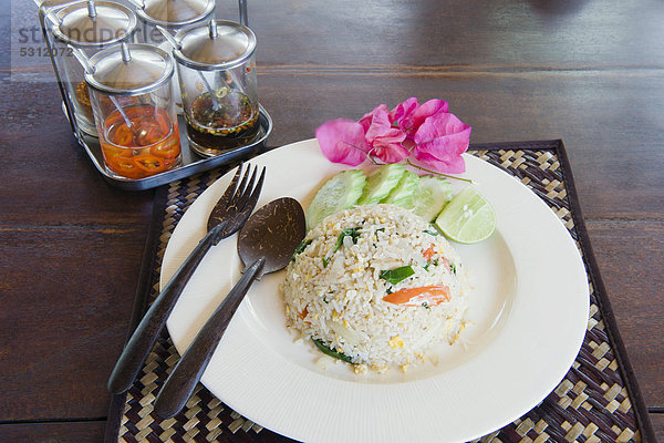 Gebratener Reis mit Huhn  Fried Rice  thailändisches Essen  Insel Ko Jum  Krabi  Thailand  Südostasien  Asien
