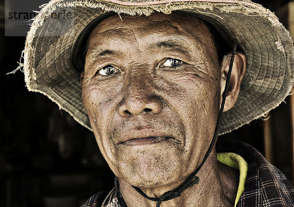 Mann mit Hut  Portrait Laos  Südostasien  Asien