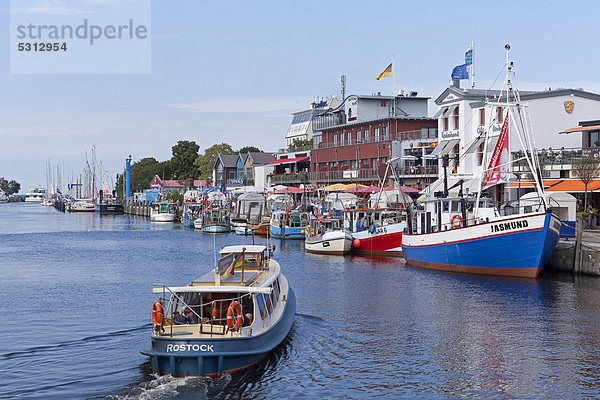 Boote im Hafen  Warnemünde  Mecklenburg-Vorpommern  Deutschland  Europa