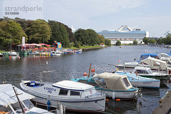Boote im Yachthafen  Warnemünde  Mecklenburg-Vorpommern  Deutschland  Europa