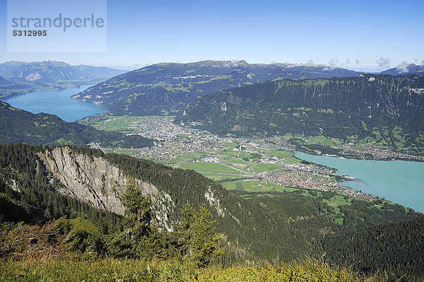 Sicht von der Schynige Platte auf Interlaken mit Thunersee und Brienzersee  Wilderswil  Bern  Schweiz