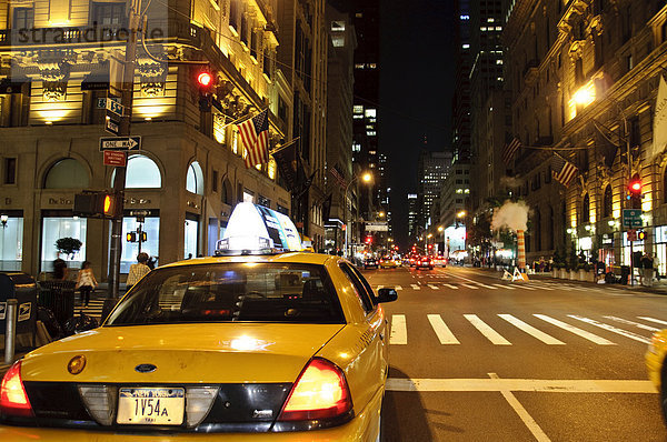 Gelbes Taxi  5th Avenue  Manhattan  New York  USA