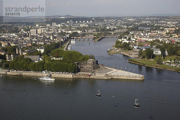 Das Deutsche Eck am Zusammenfluss von Rhein und Mosel  mit dem Reiterstandbild von Kaiser Wilhelm  Koblenz  Rheinland-Pfalz  Deutschland  Europa