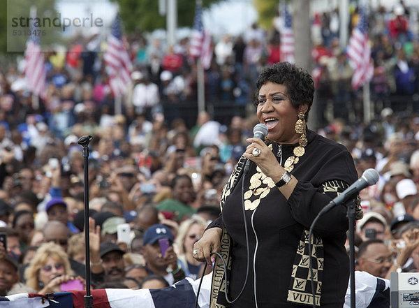 Aretha Franklin singt bei Präsident Barack Obamas Labor-Day Veranstaltung  Detroit  Michigan  USA