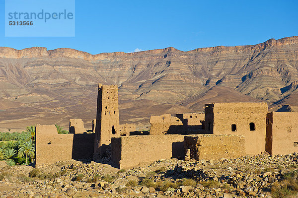 Berg Wohnhaus Nostalgie bauen Lehmziegel Draa valley Tisch Afrika Marokko