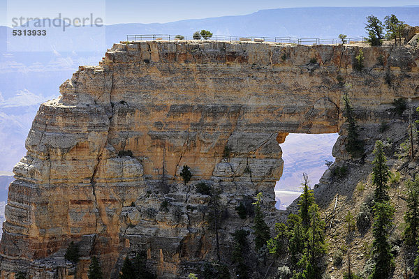 Aussichtspunkt Angels Window mit Blick auf Colorado River  Cape Royal  Grand Canyon National Park  North Rim  Nordrand  Arizona  Vereinigte Staaten von Amerika  USA