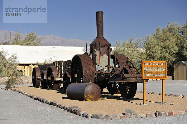 Old Dinah  historischer Dampftraktor zum Transport von Borax  Borax Museum  Furnace Creek Ranch Resort Oase  Death Valley Nationalpark  Mojave-Wüste  Kalifornien  Vereinigte Staaten von Amerika  USA