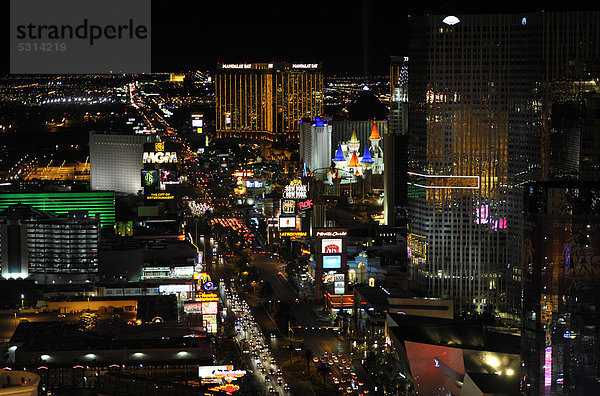 Nachtaufnahme  The Strip  Luxushotel MGM Grand  New York  Mandalay Bay  Excalibur  Las Vegas  Nevada  Vereinigte Staaten von Amerika  USA