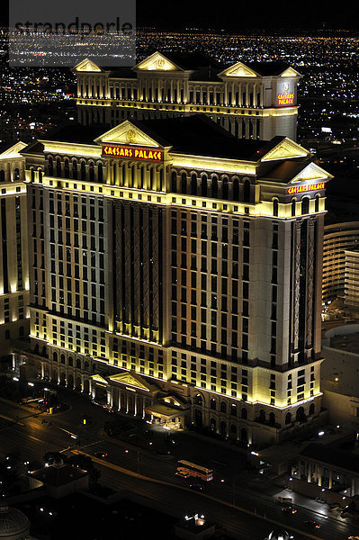 Nachtaufnahme Luxushotel  Casino  Caesars Palace  Las Vegas  Nevada  Vereinigte Staaten von Amerika  USA