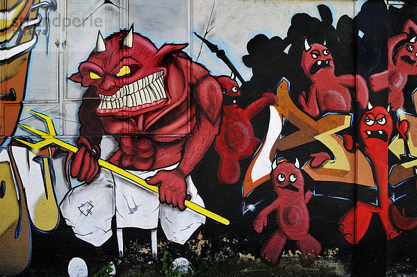 True Devils Graffiti gegenüber der Theater-Halle 7  Gerolsteiner Ring  München  Bayern  Deutschland  Europa  ÖffentlicherGrund