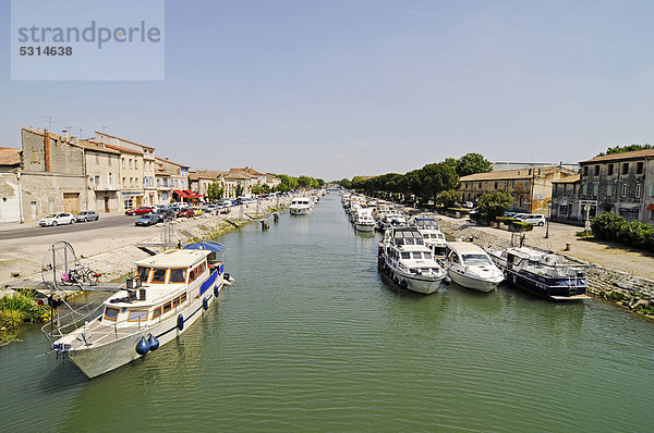 Boote auf dem Canal du Rhone a Sete  Rhone  Kanal  Yachthafen  Beaucaire  Languedoc Roussillon  Frankreich  Europa