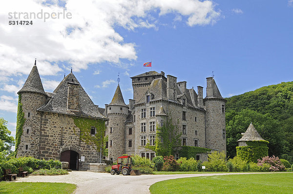 Chateau de Pesteils  Burg  Polminhac  Auvergne  Frankreich  Europa