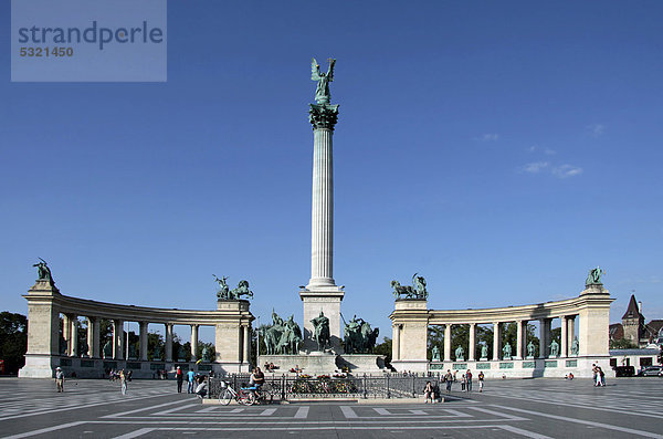 Heldenplatz  Budapest  Ungarn  Europa  ÖffentlicherGrund