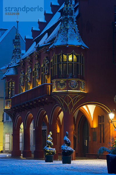 Historisches Kaufhaus mit Schnee  Freiburg im Breisgau  Baden-Württemberg  Deutschland  Europa