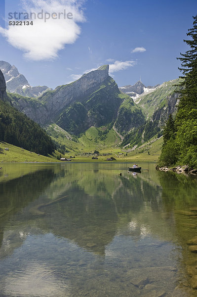 Seealpsee  hinten der Säntis  Alpstein  Appenzellerland  Schweiz  Europa