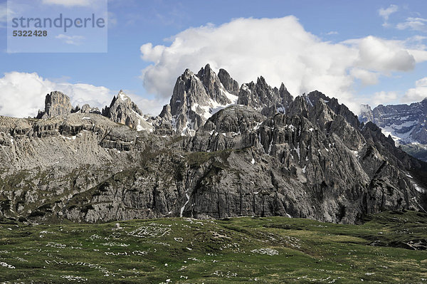 Bergpanorama  Ausblick bei der Auronzohütte  2320m  nach Westen  Dolomiten  Südtirol  Italien  Europa