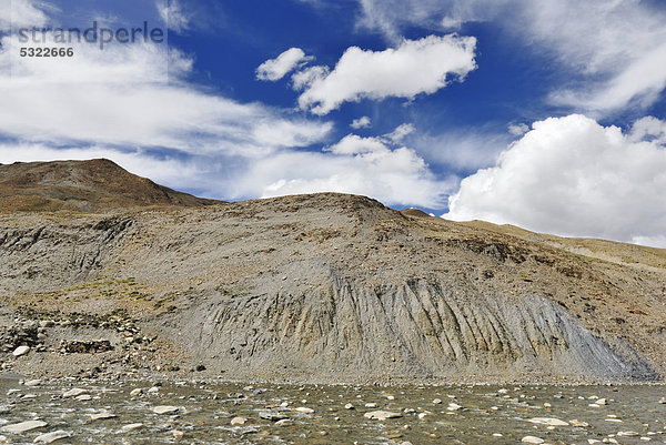 Gebirgslandschaft  Friendship Highway zwischen Lhatse und Tingri  Tibet  China  Asien