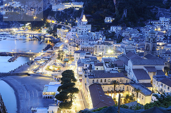 Europa UNESCO-Welterbe Amalfi Amalfiküste Kampanien Italien Dämmerung