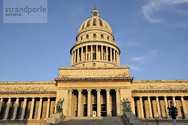 Havanna Hauptstadt Wissenschaft Gebäude Karibik Hochschule Capitolio Kuba kubanisch Zuhause von