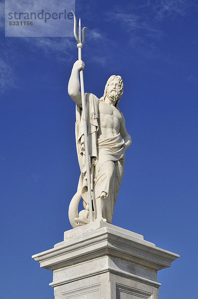 Neptun-Figur an der Uferpromenade MalecÛn  Havanna  Kuba  Karibik